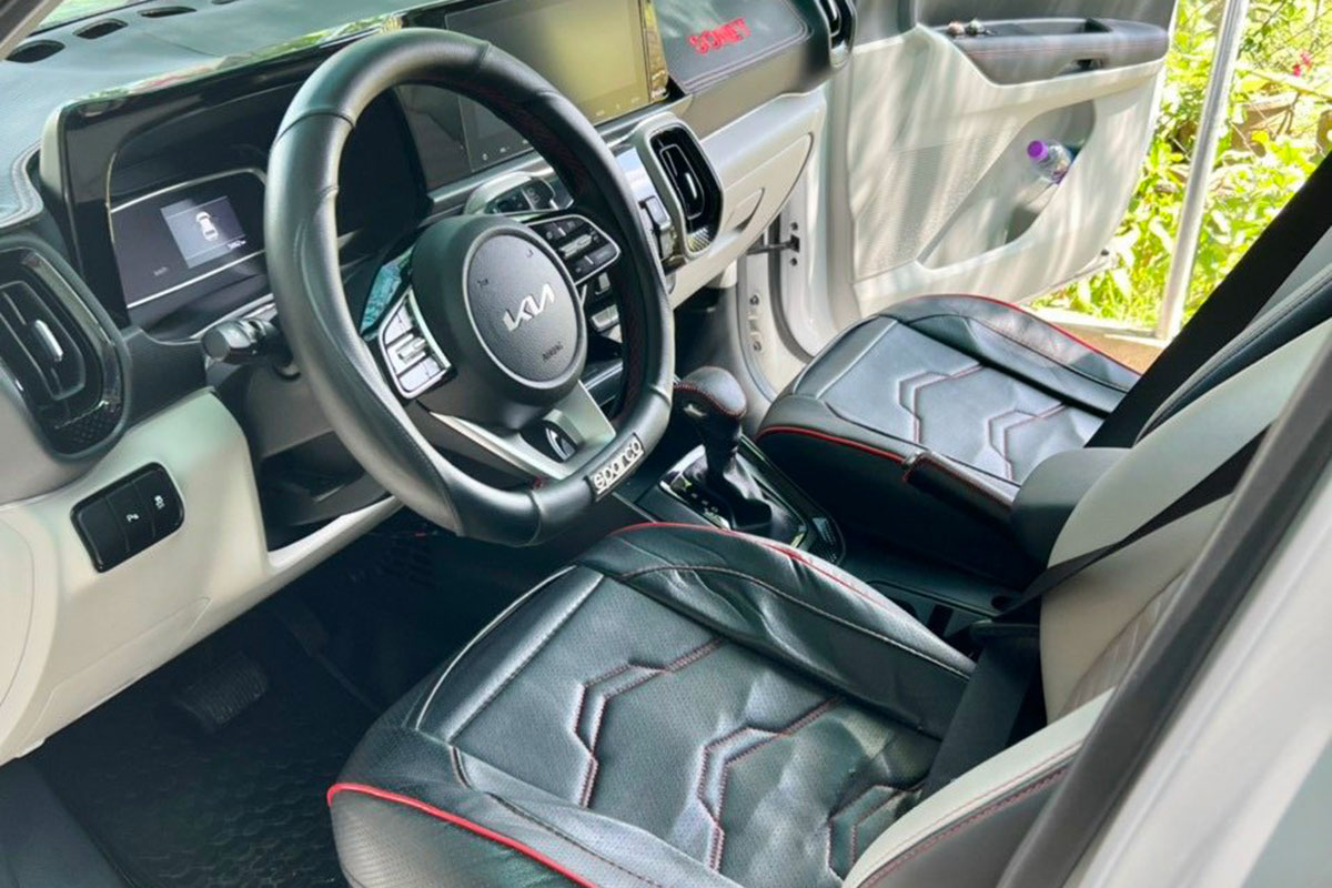 vô-lăng xe KIA Sonet 1.5 Premium cũ.