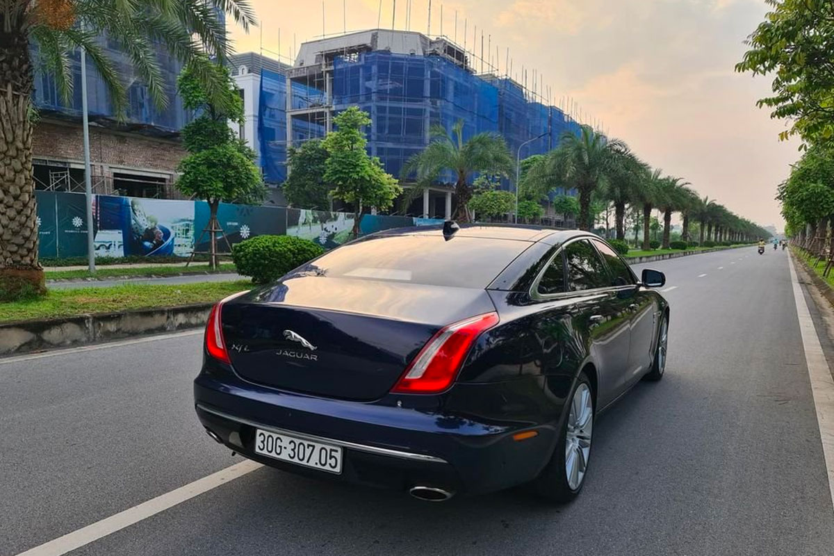 Jaguar XJL Portfolio 3.0 supercharged màu xanh