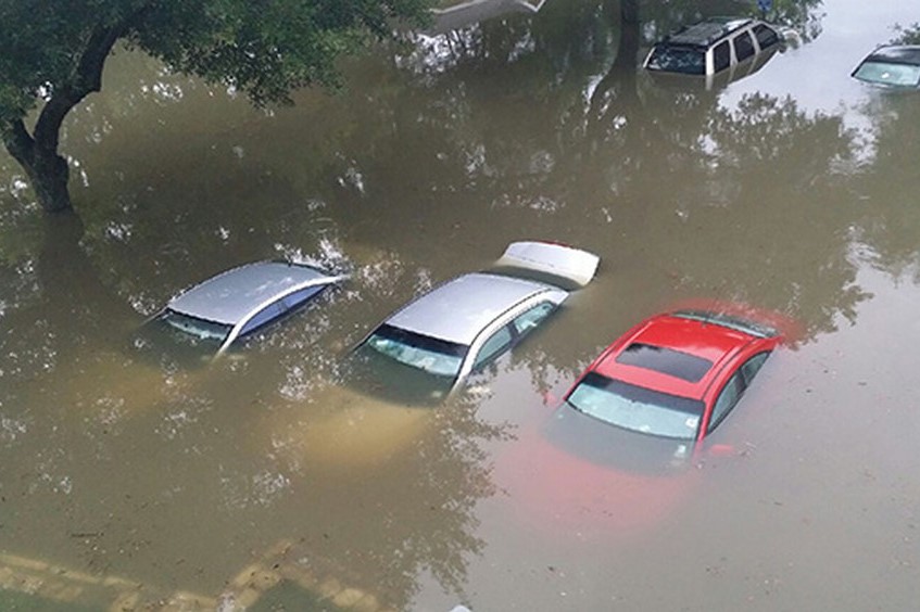 Phân biệt xe bị thủy kích và bị ngập nước: Kỹ năng giúp bạn tránh bị "chặt chém" mùa mưa bão 1