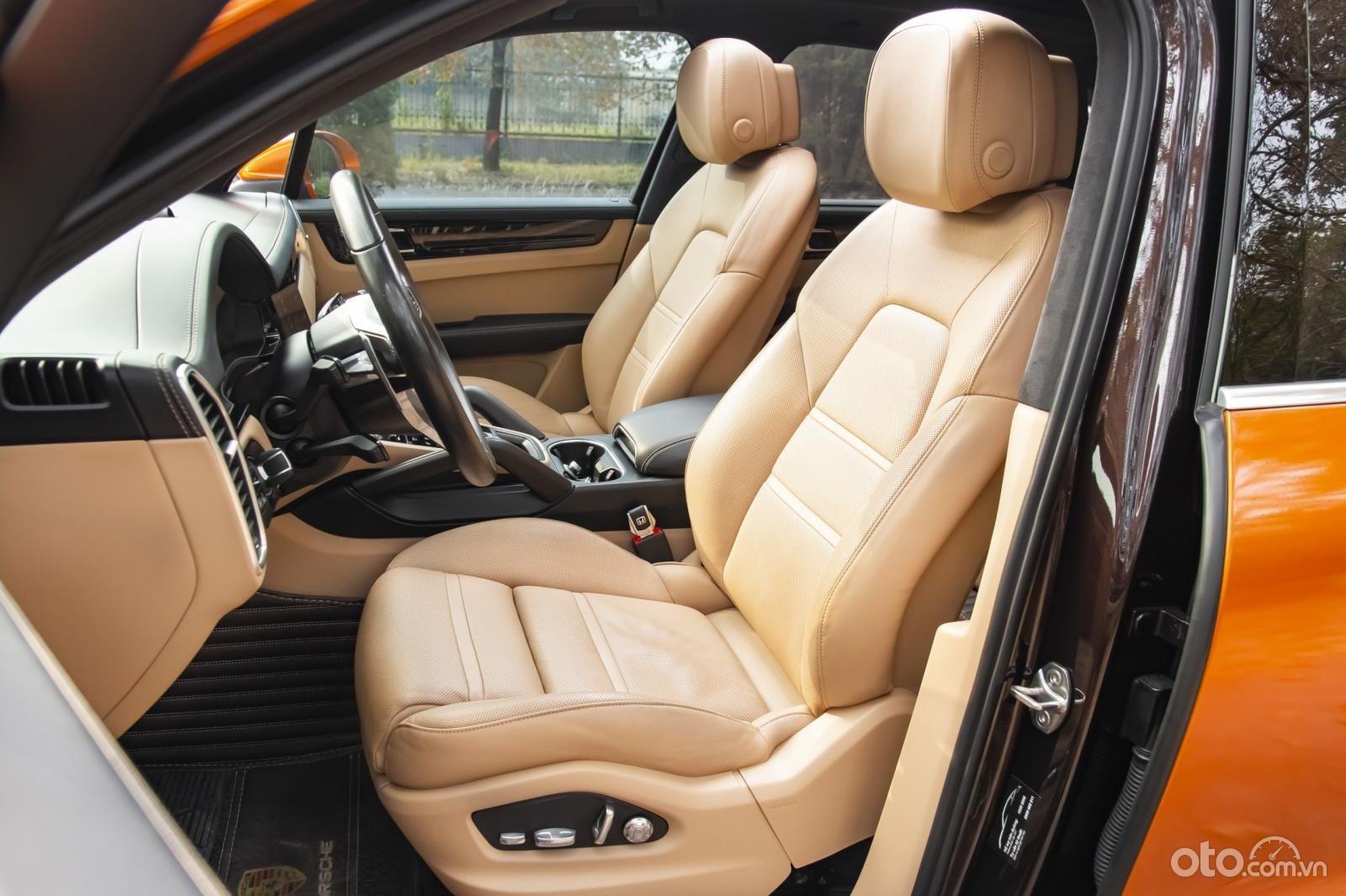 ghế xe Porsche Cayenne S 2018.