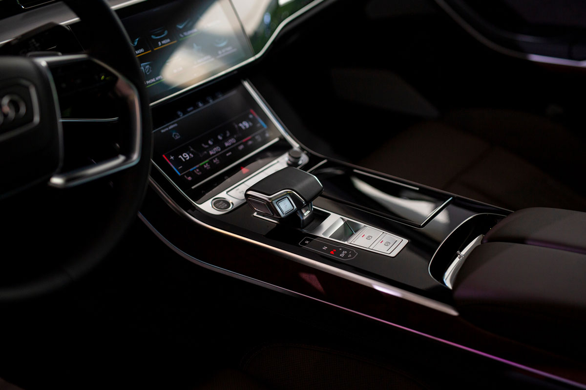 Audi A8L mang tới cho người dùng cảm giác sang trọng, cao cấp hàng đầu