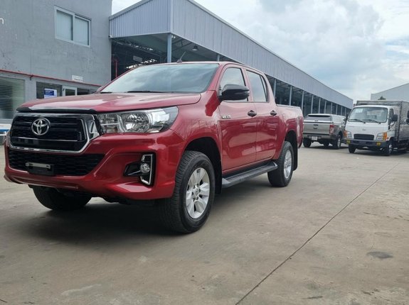 Toyota Hilux cũ nhận được sự quan tâm lớn từ người tiêu dùng Việt trong nửa đầu năm 2022.