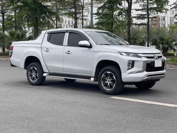 Mitsubishi Triton cũ.