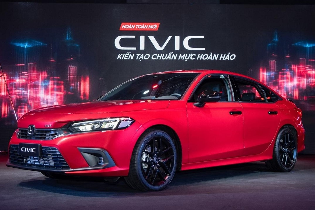 Honda Civic thế hệ mới đã ra mắt khách hàng Việt với sự thay đổi mạnh mẽ. 1