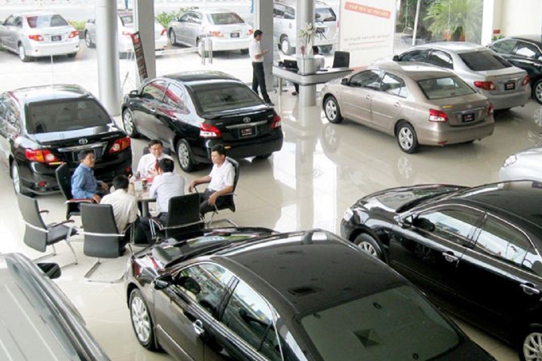 Thị trường ô tô cũ sôi động, xe "lướt" bán giá ngang xe mới vẫn "cháy" hàng 1