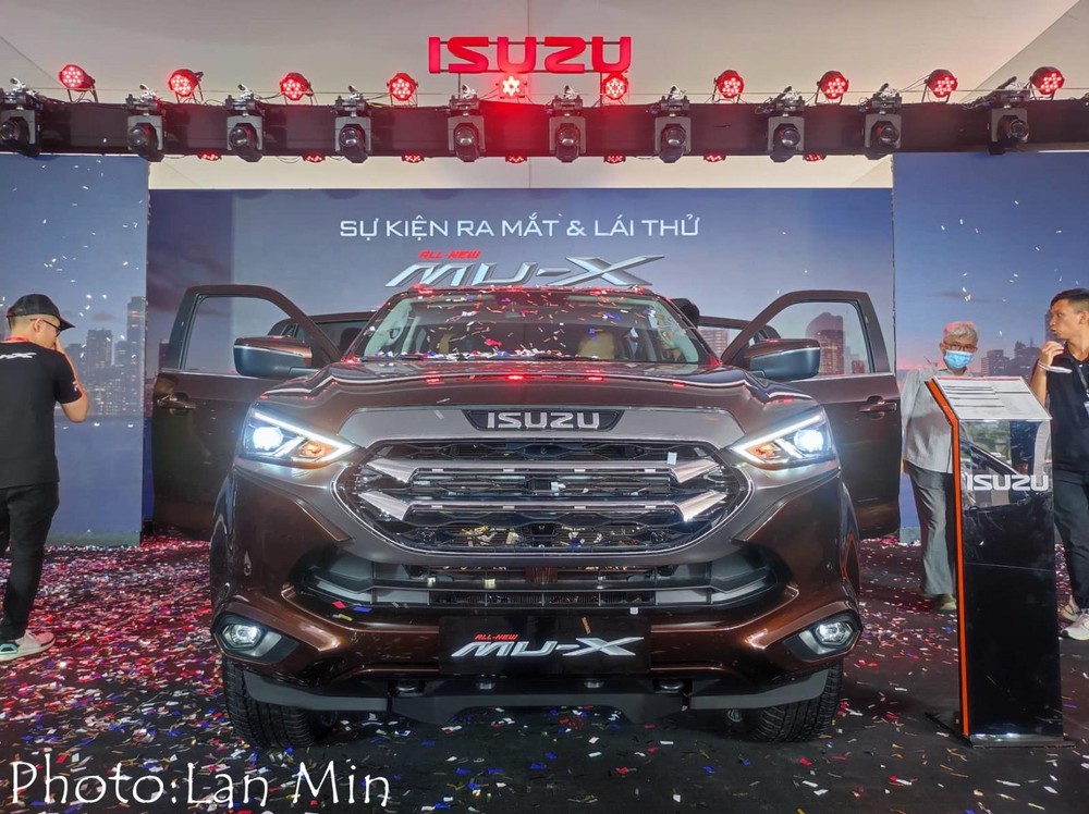 đầu xe Isuzu mu-X 2022.750