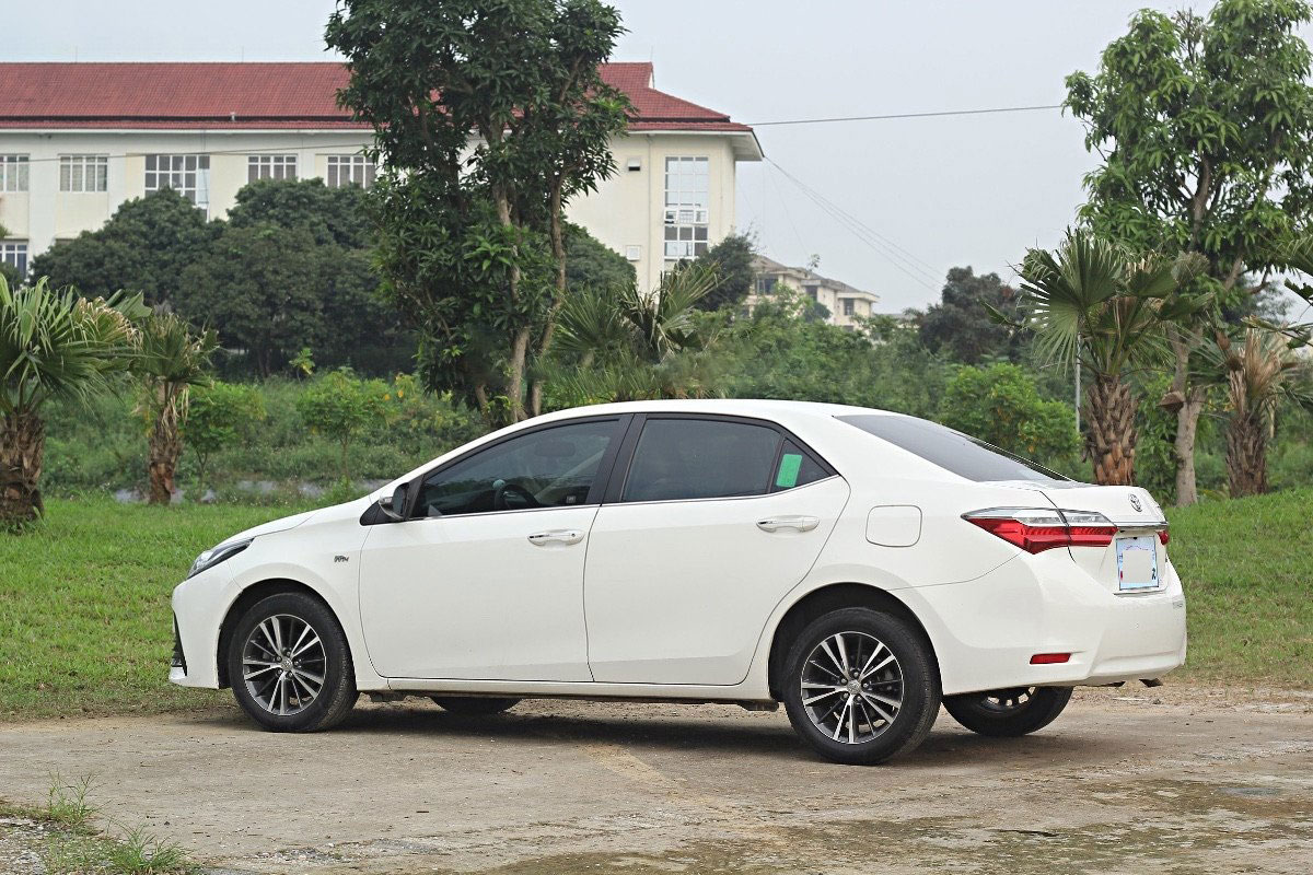 Corolla Altis 2018 sang chảnh, Elantra 2018 trẻ trung, thể thao.