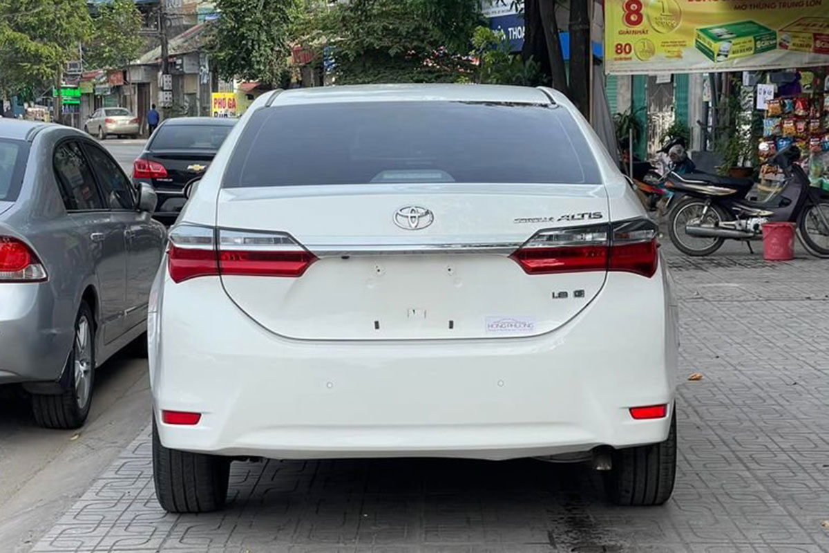 Toyota Corolla Altis 2018 cũ giữ giá tốt hơn Hyundai Elantra 2018 cũ về an toàn.