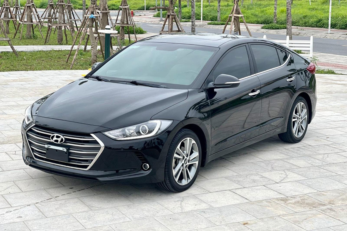 So sánh Toyota Corolla Altis 2018 cũ và Hyundai Elantra 2018 cũ: NGoại hình1.