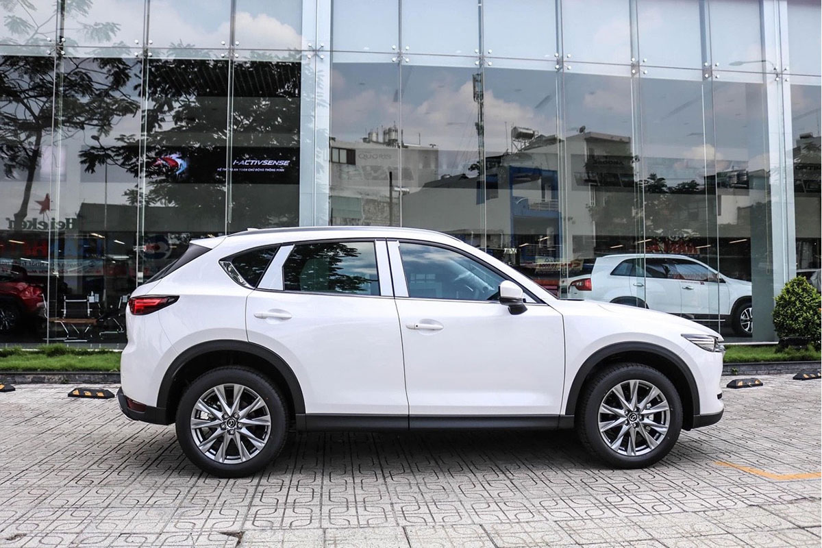 So sánh về kích thước: Mazda CX-5 2.0L Luxury vượt trội hơn hẳn1.