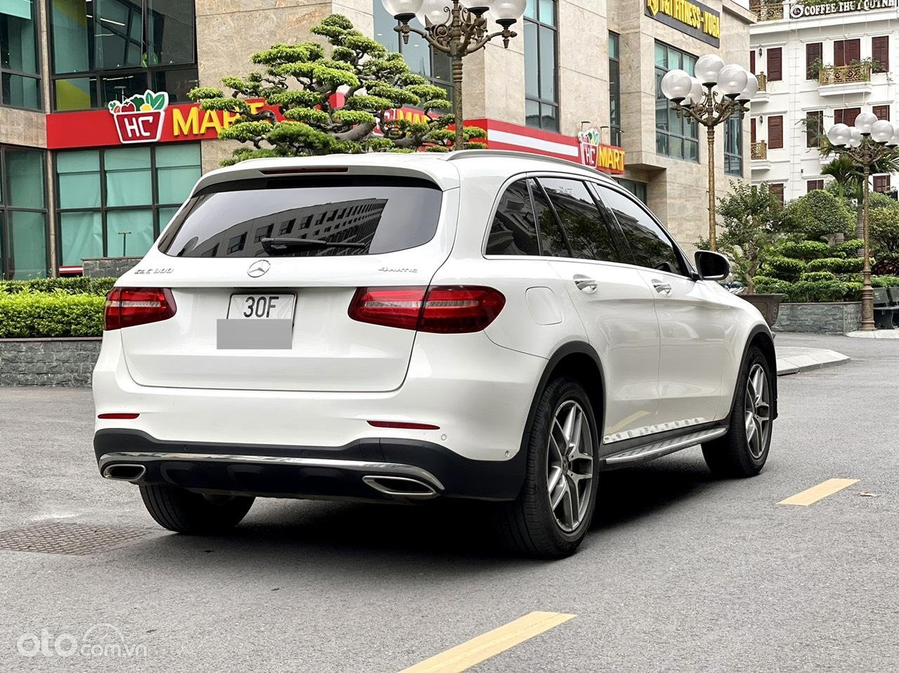 Bán xe Mercedes GLC 300 đời 2017 màu Xanh Cavansite chạy 15000 Km