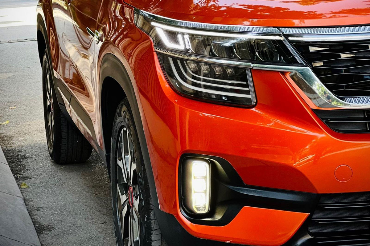 đèn xe KIA Seltos 1.6 Premium cũ đời 2021.