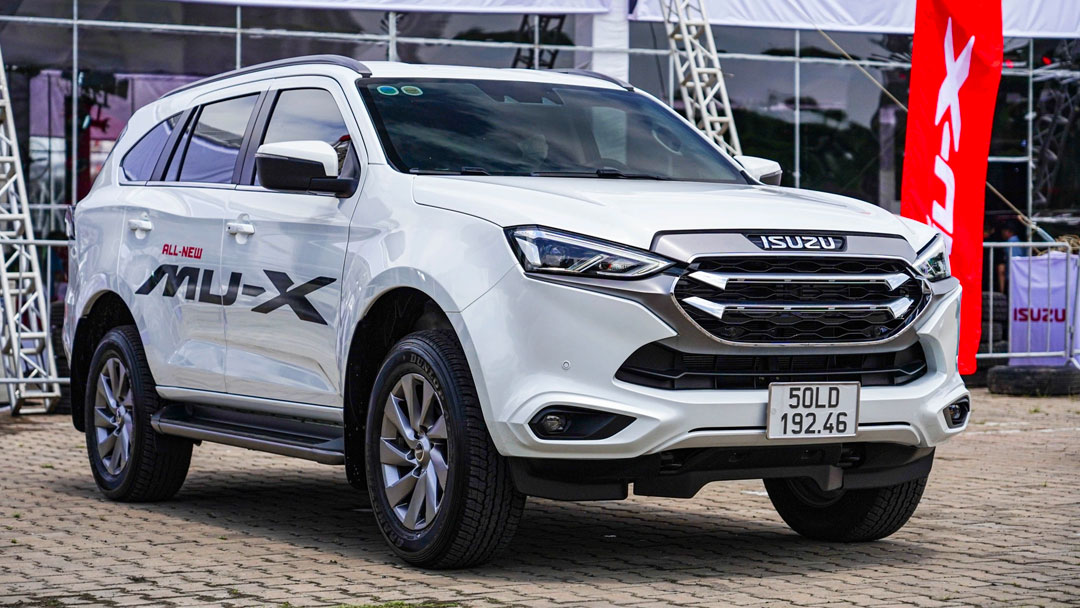 Giá bán rẻ nhất phân khúc, đây là những điểm mới hy vọng sẽ “cứu” doanh số Isuzu mu-X 2022?