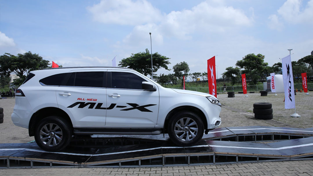 Isuzu mu-X 2022 được phát triển dựa trên nền tảng mới nên có kích thước thay đổi