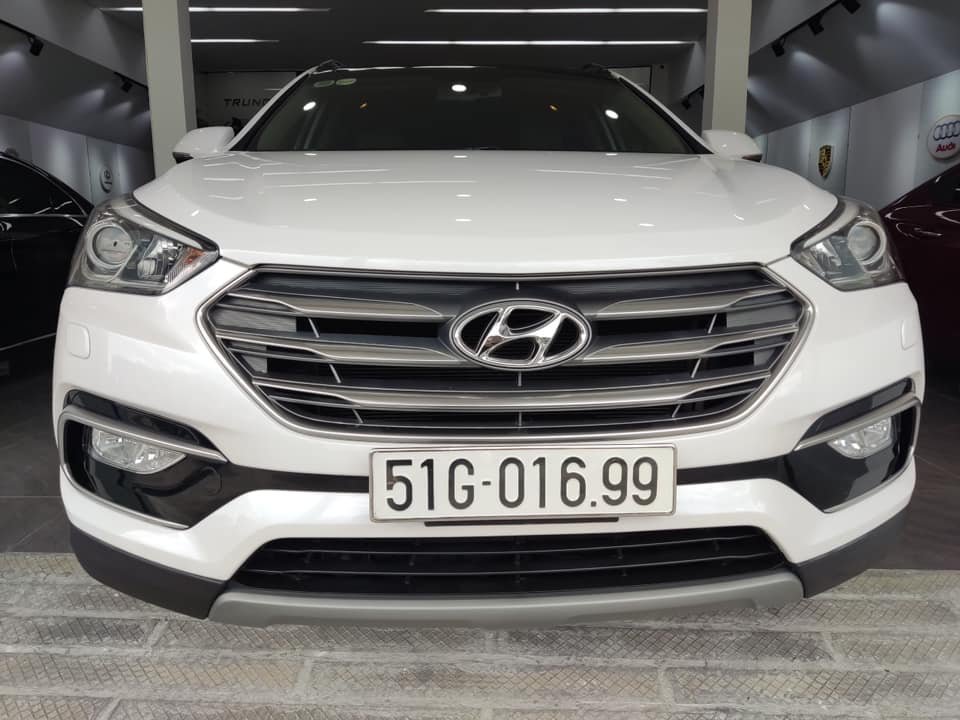 Hyundai Santa Fe 2.2L AT 4WD 2017, biển số 51G - 016.99 đã lăn bánh 66.000 km, giá bán mong muốn 845 triệu đồng