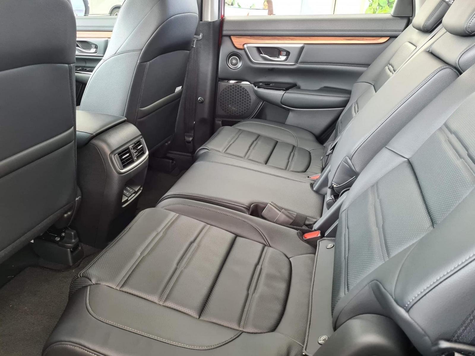 Hàng ghế thứ 2 trên Honda CR-V.
