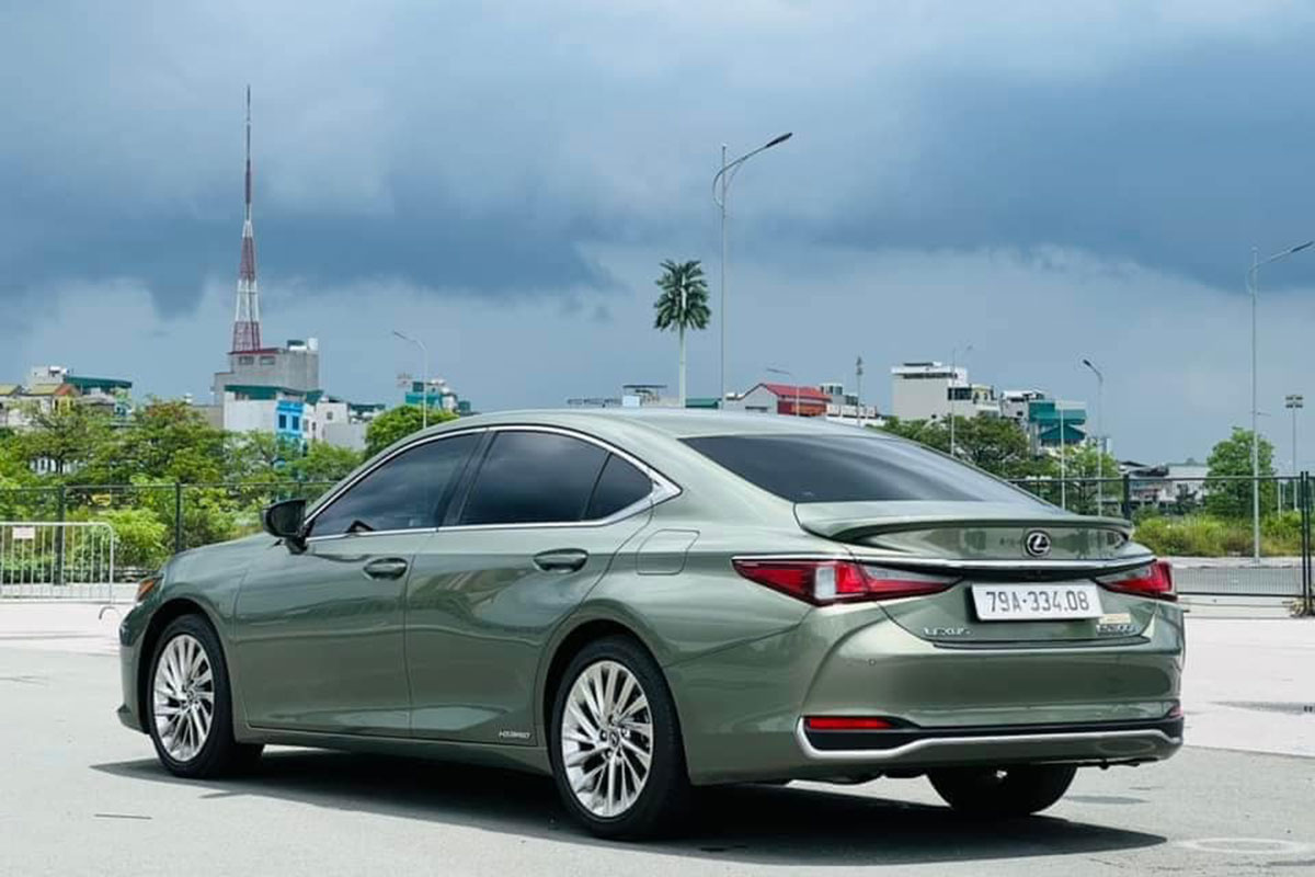 Lexus ES 300h 2021 mang phong cách sang trọng, lịch lãm1.