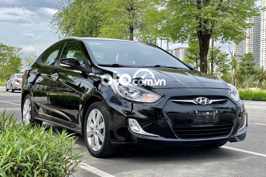 Hyundai Accent 2011 - 2012 1