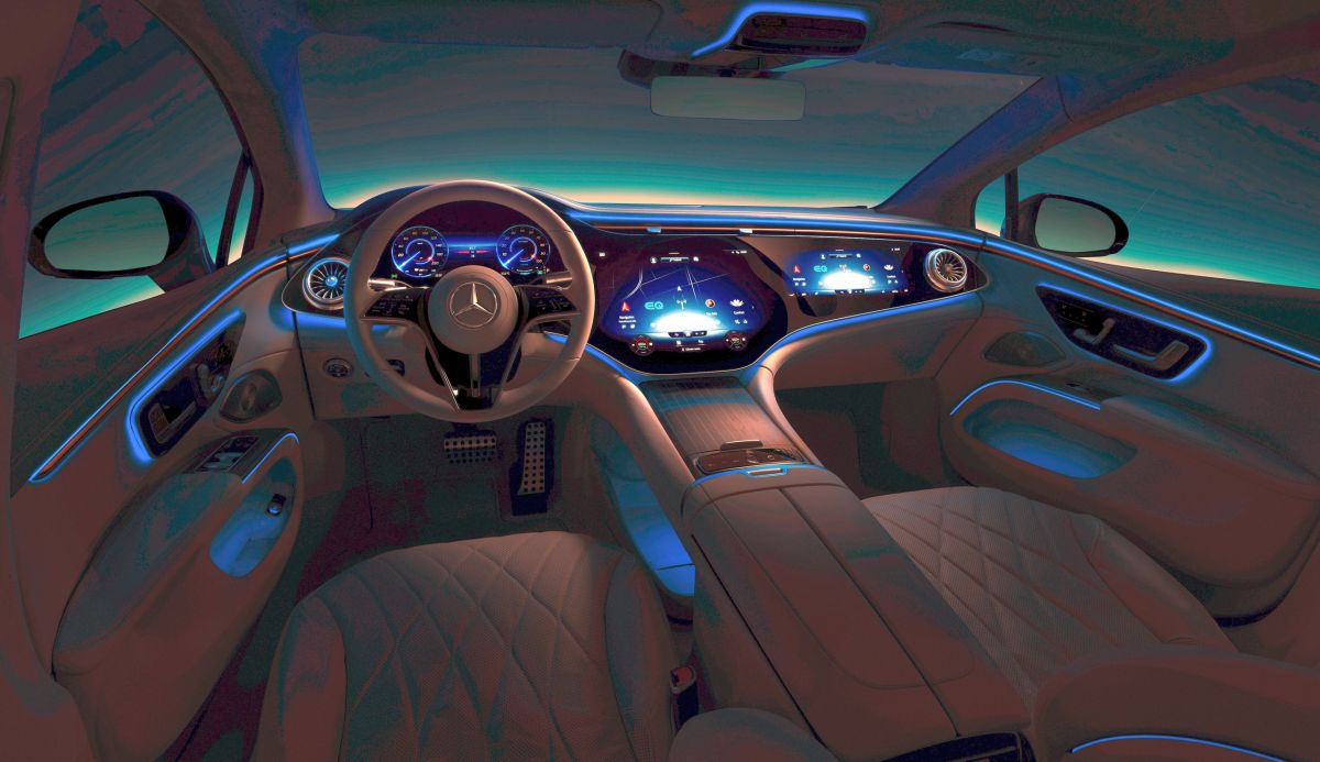 Hệ thống đèn viền nội thất bên trong xe Mercedes-Benz EQS 2022.