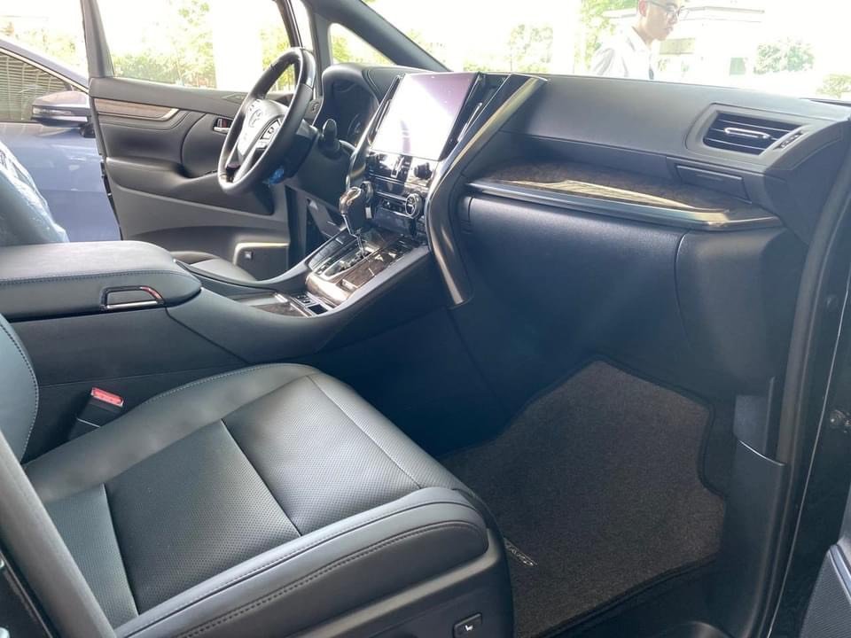 Khoang nội thất Toyota Alpha 2018 đã qua sử dụng.