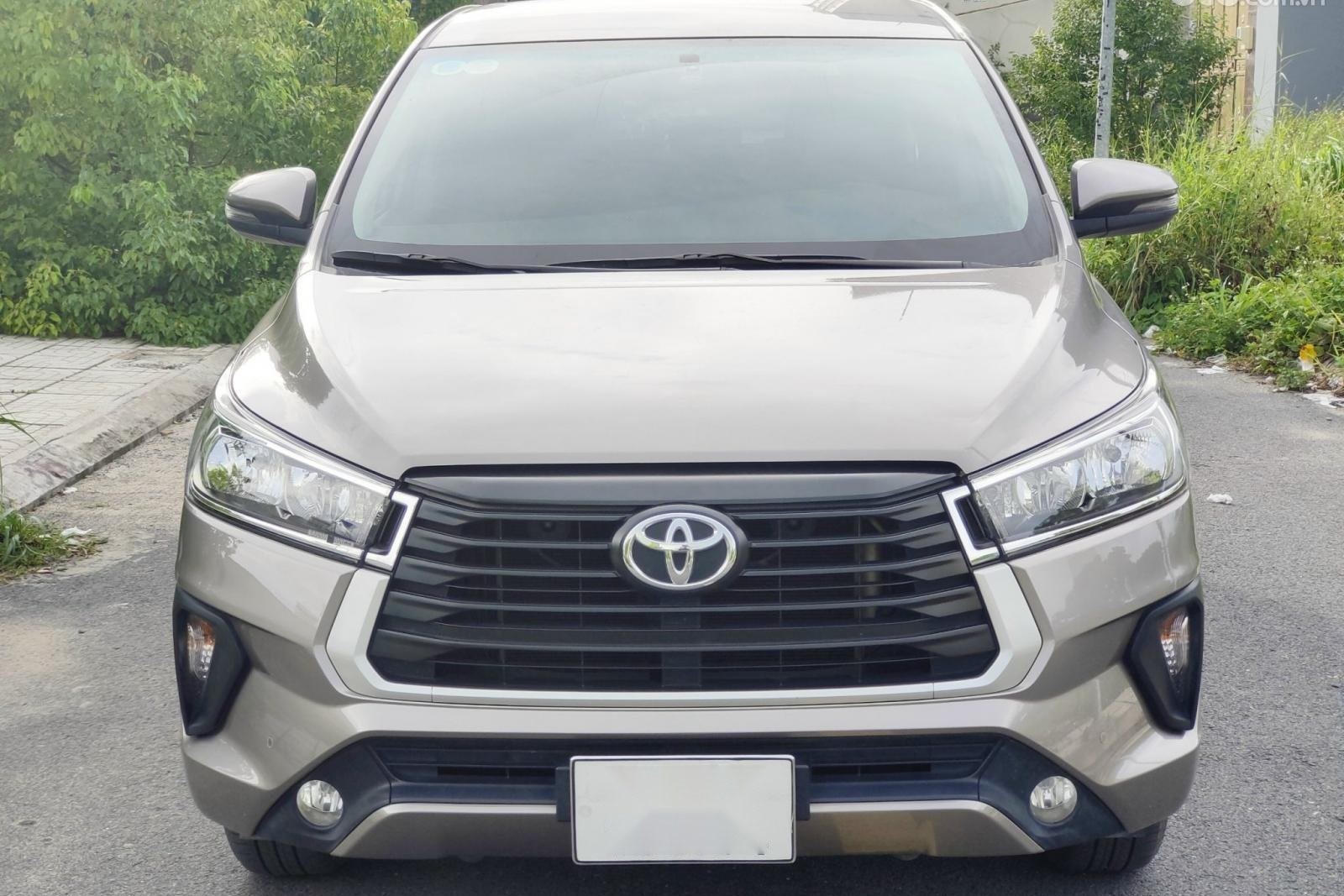 Đầu xe Toyota Innova 1