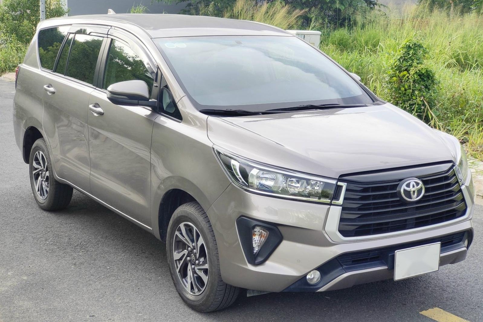 Chọn Toyota Veloz Cross hay Toyota Innova? a2