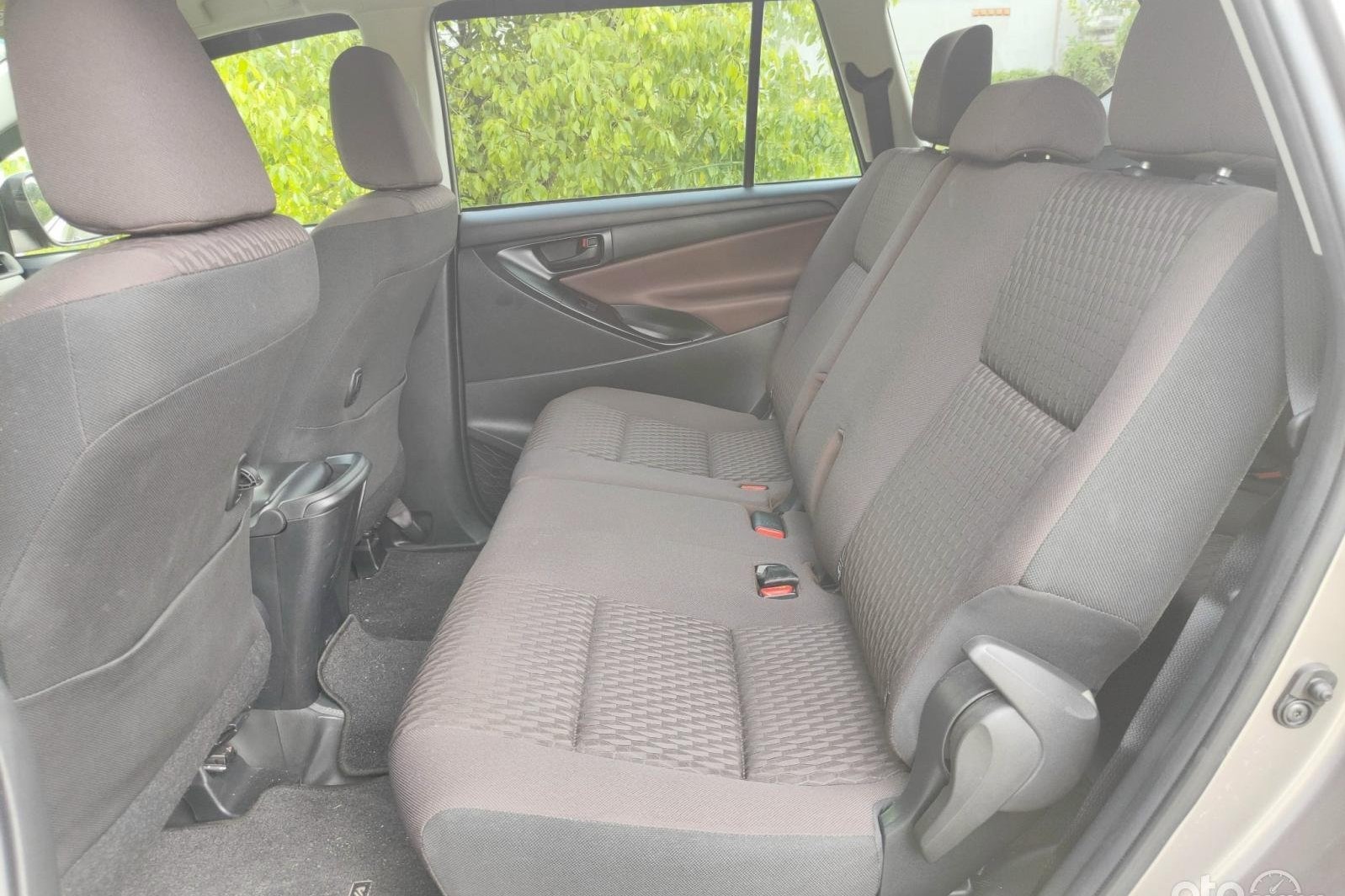 Hàng ghế sau Toyota Innova 1