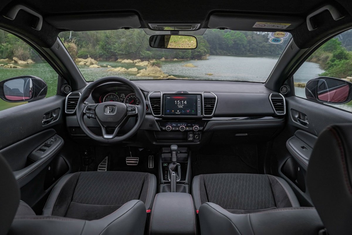 Khoang nội thất Honda City được thiết kế rộng rãi hơn và bổ sung thêm nhiều công nghệ.