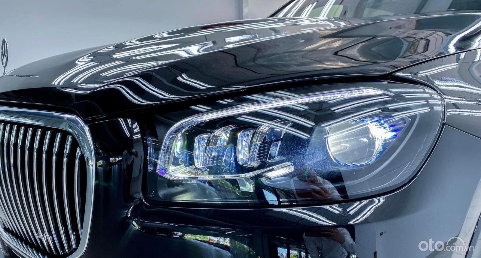 đèn chiếu sáng trước của xe Mercedes-Maybach GLS 480 4Matic.