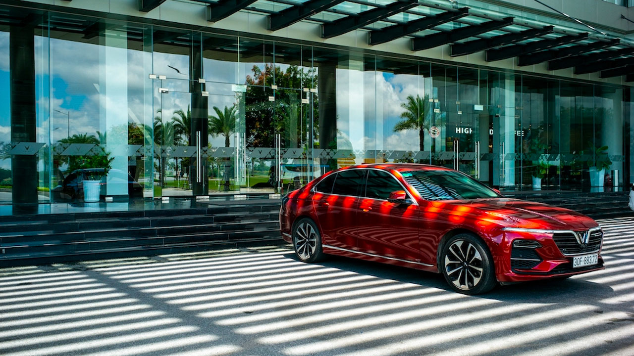 Phân khúc sedan tầm giá 1 tỷ tháng 8: VinFast Lux A2.0 tiếp tục dẫn đầu