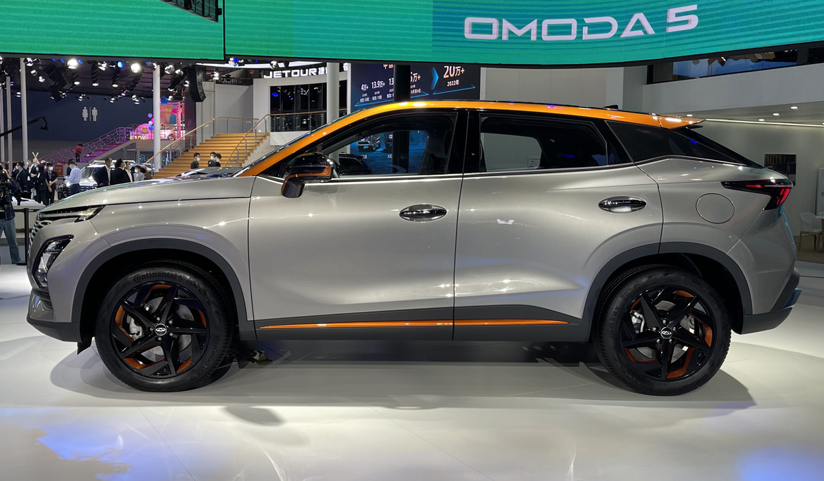Nhìn từ phía sườn xe, OMODA 5 càng thể hiện rõ hơn vẻ thể thao, năng động, 1