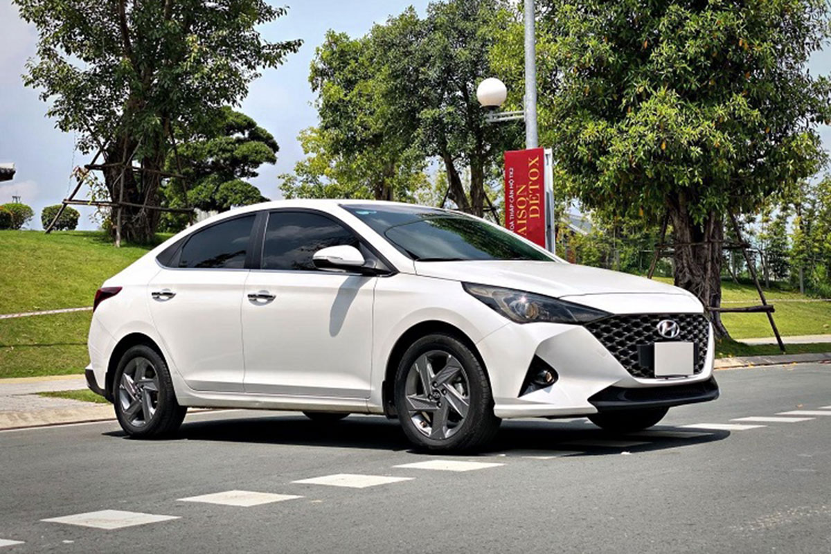 So sánh Hyundai Accent và Mazda 2 2021: Về trang bị ngoại thất.