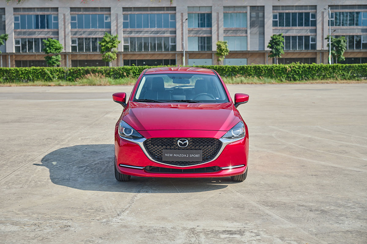 Mua sedan B cũ đời 2021, chọn Hyundai Accent rộng rãi hay Mazda 2 máy khỏe?1.
