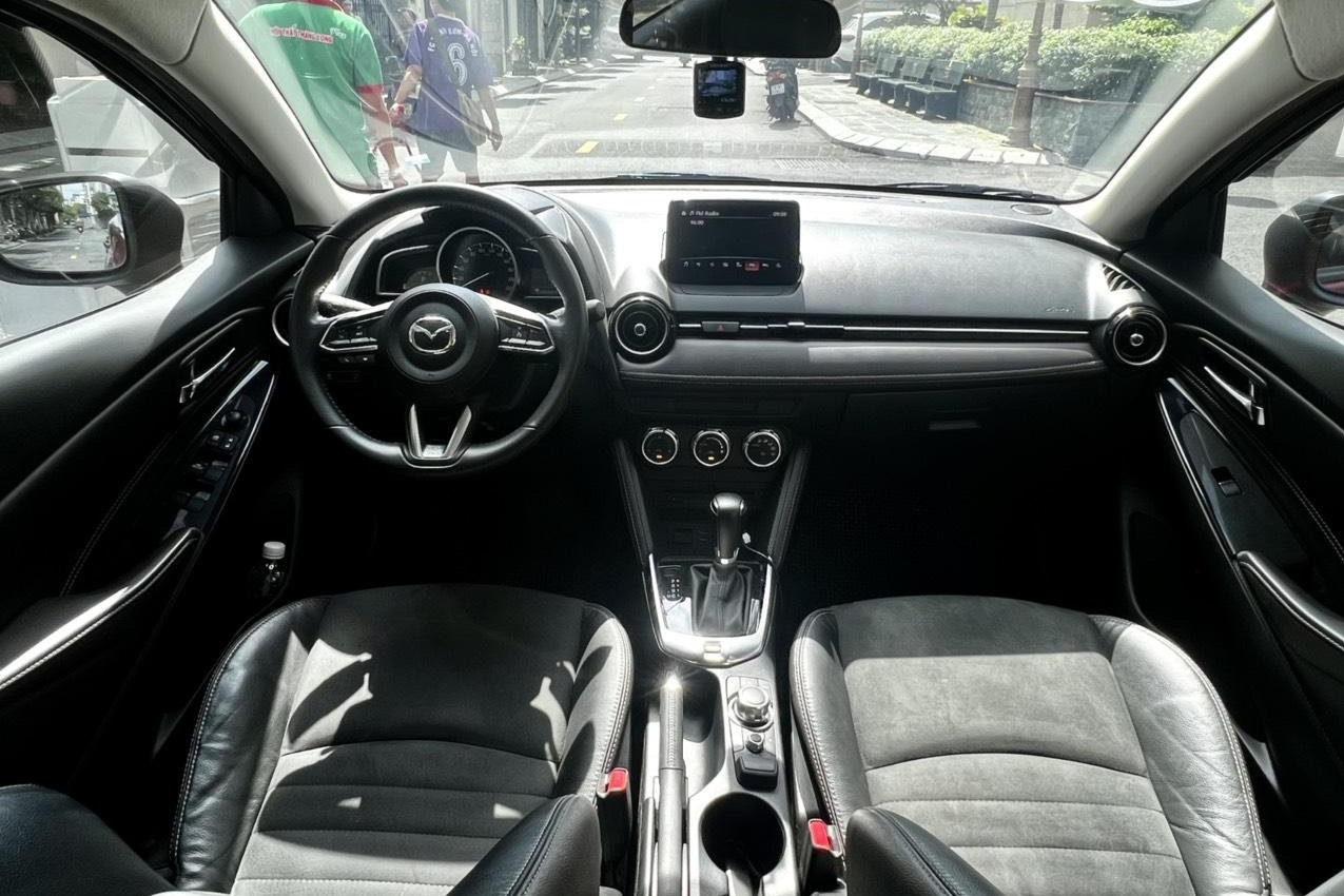 So sánh Mazda 2 và Suzuki Swift về thiết kế nội thất 1