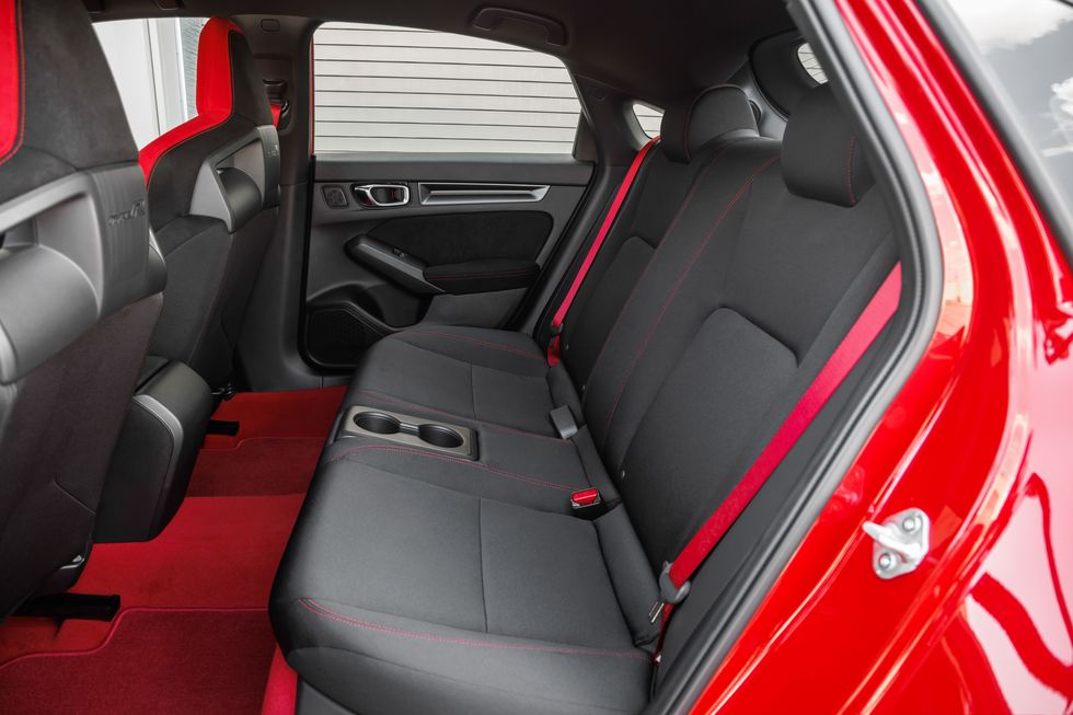 Hàng ghế thứ 2 của Honda Civic Type R 2023.