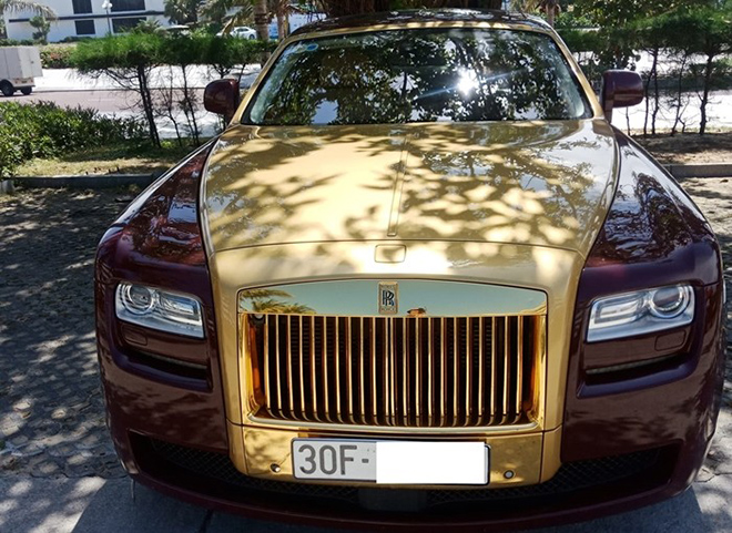 Đầu xe Rolls-Royce Ghost mạ vàng Đầu xe Rolls-Royce Ghost mạ vàng.