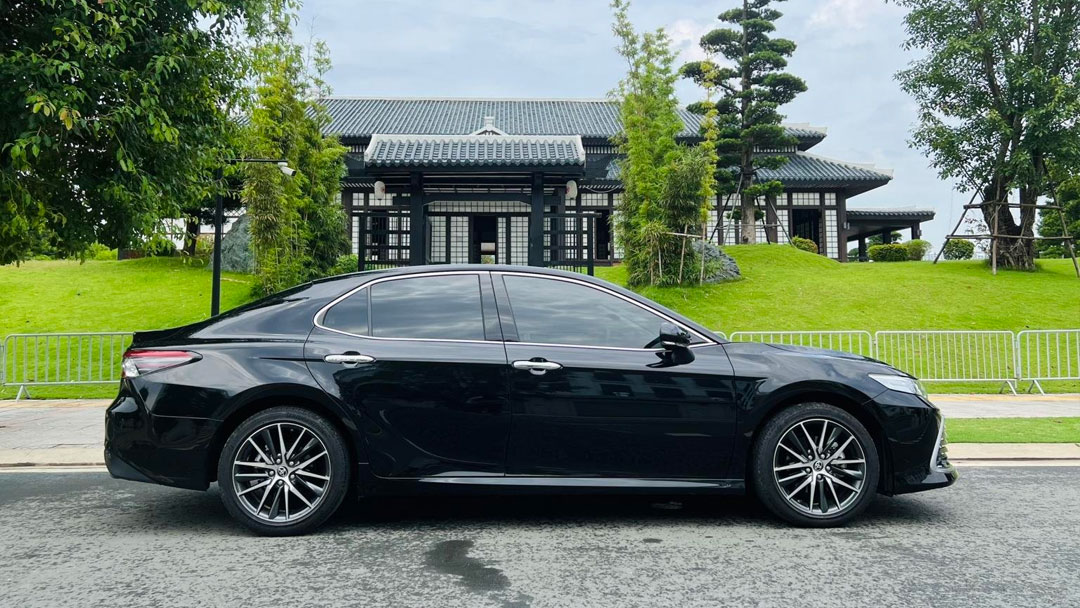 So sánh xe Toyota Camry 2022 và Toyota Camry 2021: Về ngoại thất