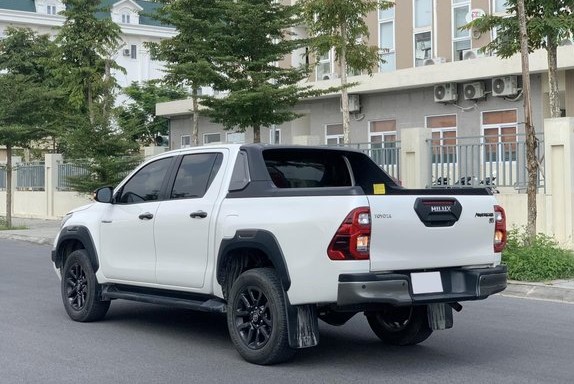 Toyota Hilux cũ đamg được chào bán với giá từ 430 triệu đồng - 1,028 tỷ đồng tùy đời xe 1