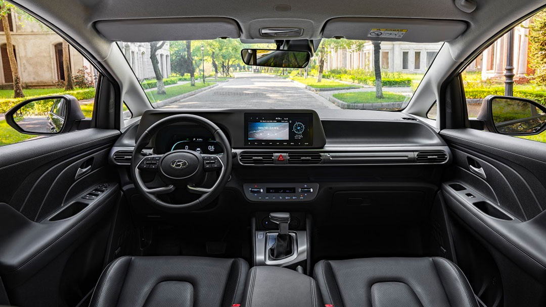 Khoang cabin Hyundai Stargazer khá đầy đủ
