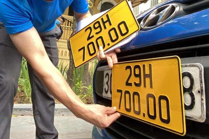 Lệ phí đăng ký biển số ô tô mới hiện nay bao nhiêu? 1