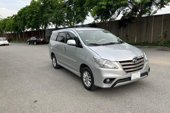 Nếu nhắm tới Toyota Innova thì bạn có rất nhiều lựa chọn với kinh phí 300 triệu đồng. 1