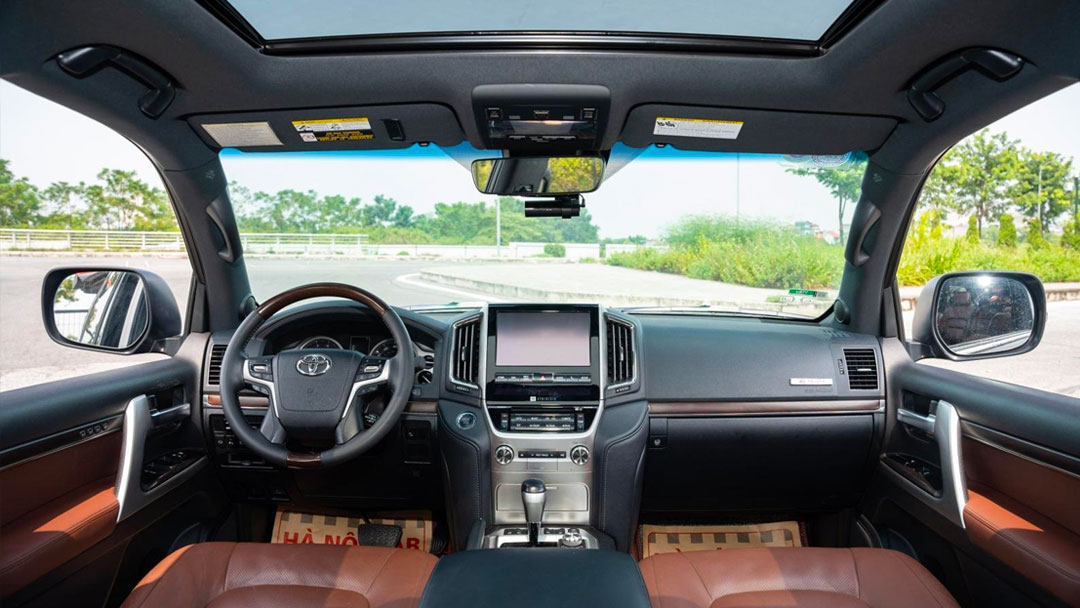  Toyota Land Cruiser 2015 bản nhập tư nhân trang bị cửa sổ trời toàn cảnh