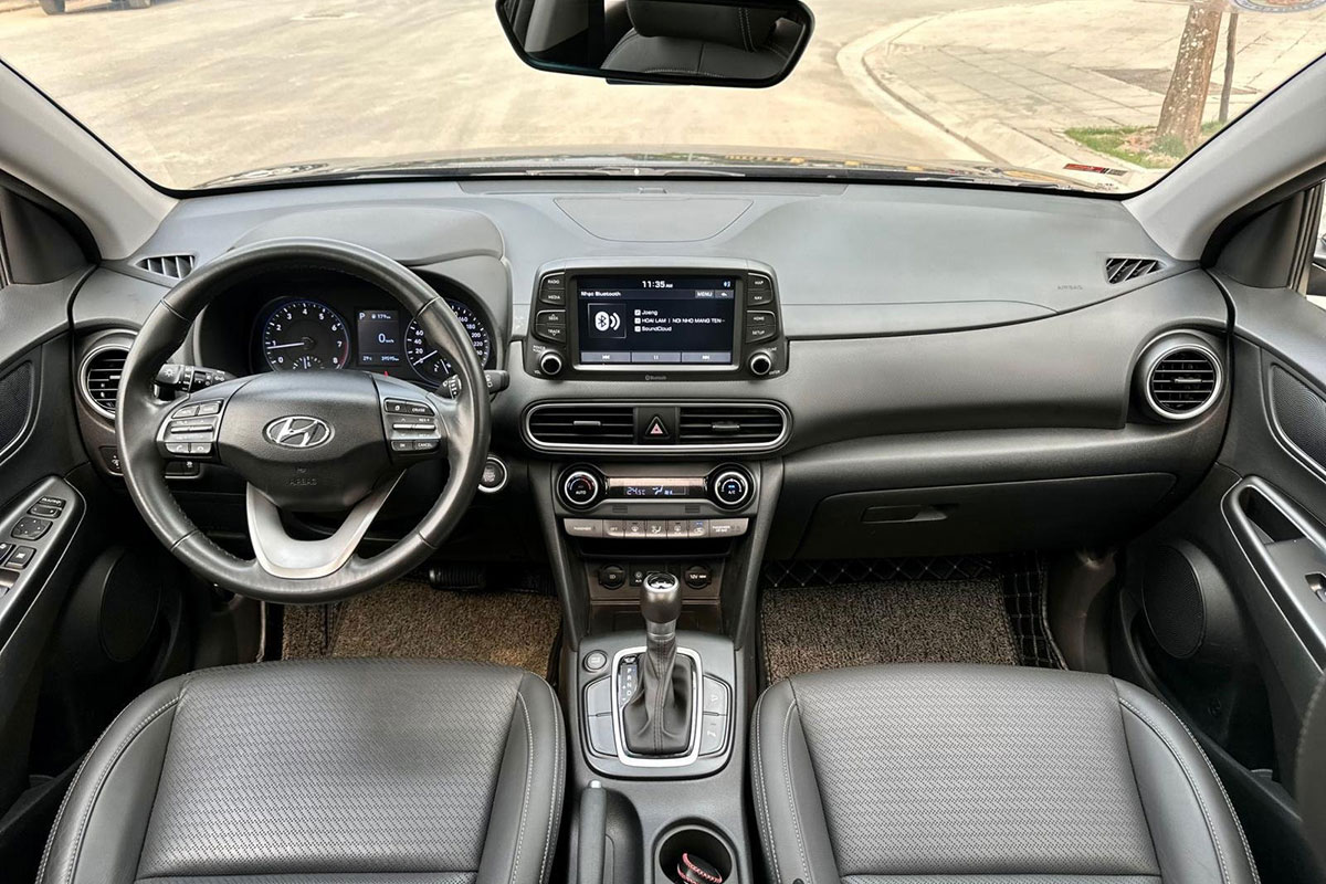 So sánh Hyundai Kona 2018 và Ford Ecosport 2018 cũ về nội thất, tiện nghi.
