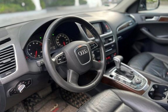 Vô lăng 4 chấu, đầm chắc trên xe Audi Q5 2012 1