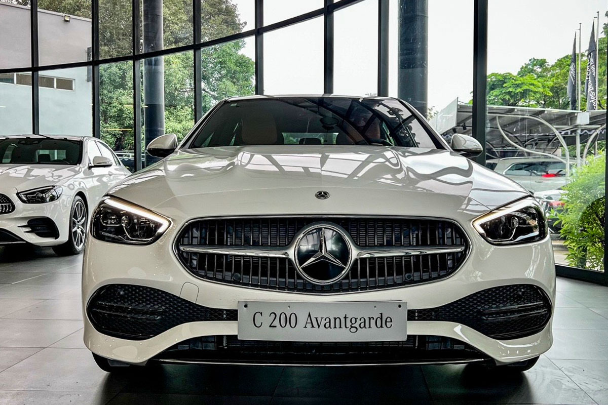 Ngoại hình Mercedes-Benz C200 Avantgarde có sức thu hút đặc biệt nhờ những thay đổi mang tính đột phá trong thiết kế. 