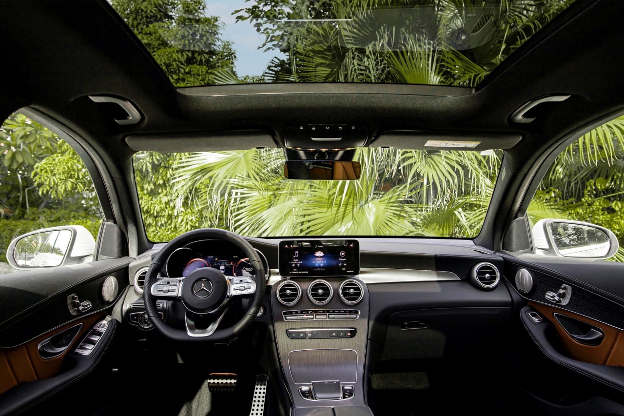 Không gian nội thất Mercedes GLC 300 4Matic 2022 rộng rãi bậc nhất phân khúc cùng loạt trang bị tiện nghi tiên tiến hàng đầu.