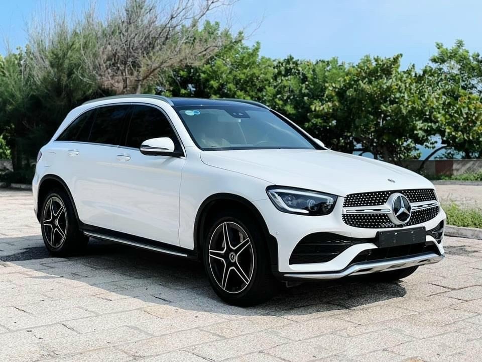 Mercedes-Benz GLC 300 4Matic 2022 mang đến khả năng vận hành, mạnh mẽ, đầy hứng khởi.