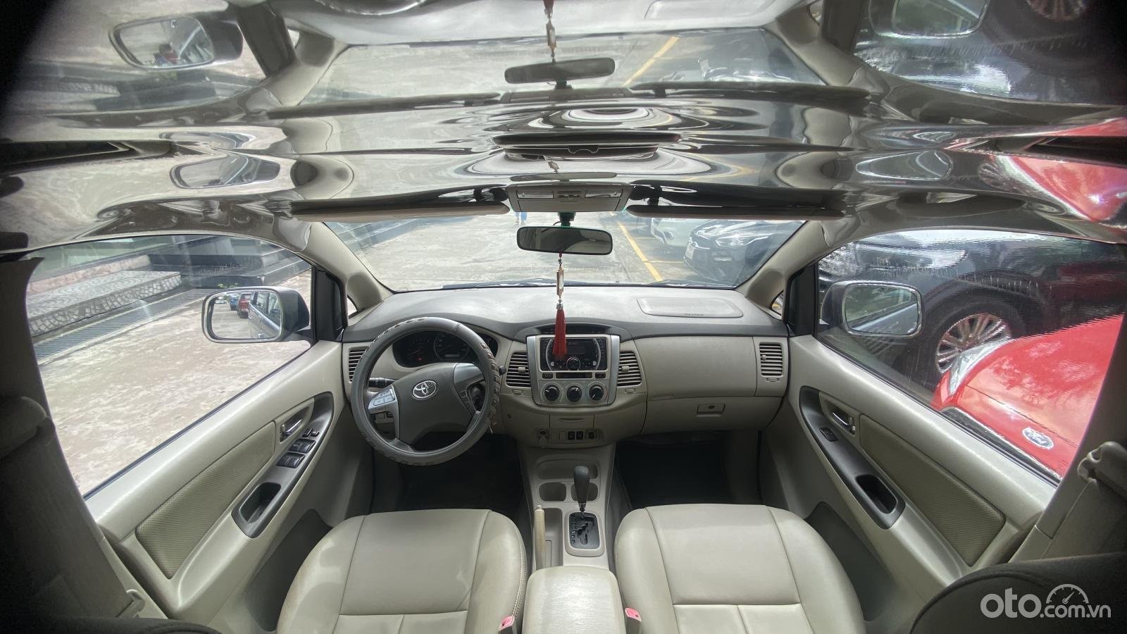 nội thất Toyota Innova G 2013 cũ.