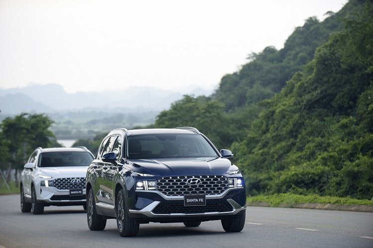 Hyundai Santa Fe.