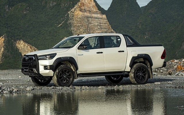 Động cơ xe Toyota Hilux Adventure mạnh mẽ hơn đối thủ. 1